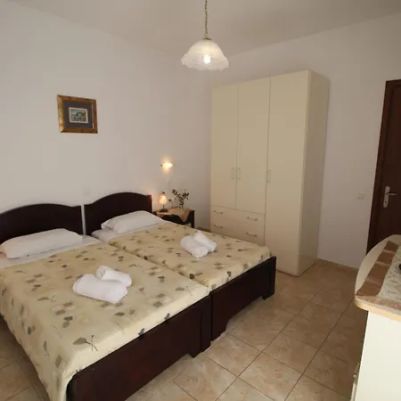 Zorbas Deluxe Apartment Moraḯtika